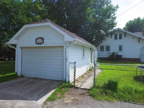 2207 E 4th Street Waterloo IA 50703