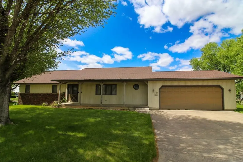 1107 12th Street Grundy Center IA 50638