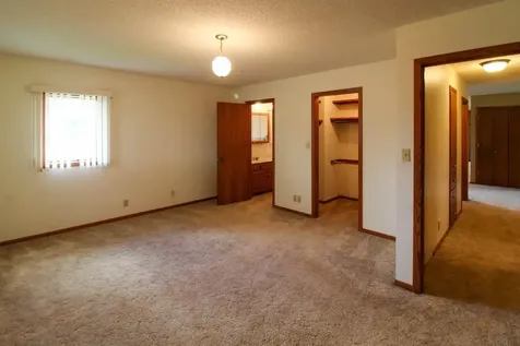 1107 12th Street Grundy Center IA 50638