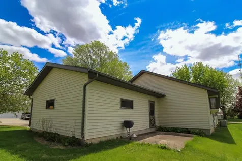 1107 12th Street Grundy Center IA 50638