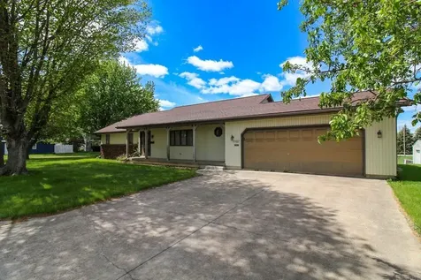 1107 12th Street Grundy Center IA 50638