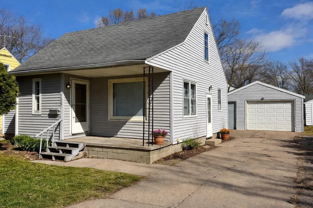 736 Sherman Avenue Waterloo IA 50703