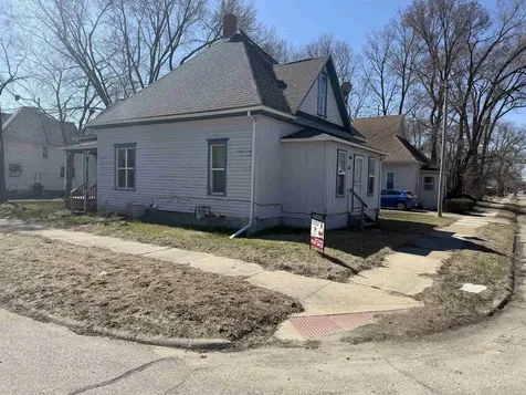 332 Newell Street Waterloo IA 50703