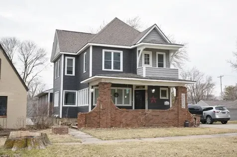 512 1st Avenue NE Oelwein IA 50662