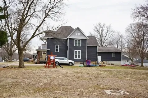 512 1st Avenue NE Oelwein IA 50662