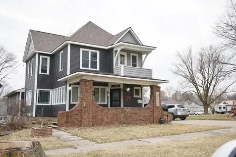 512 1st Avenue NE Oelwein IA 50662