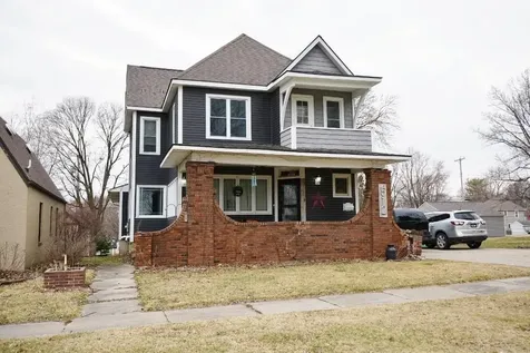 512 1st Avenue NE Oelwein IA 50662