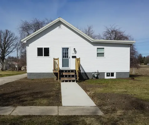 1215 3rd Avenue Ackley IA 50601