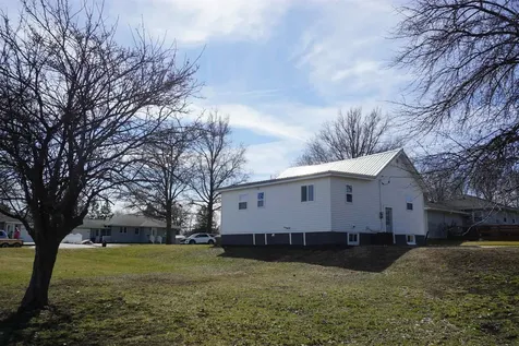 1215 3rd Avenue Ackley IA 50601