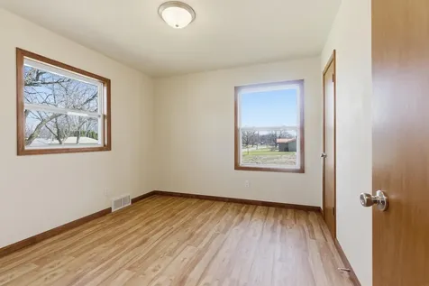 1811 Sager Avenue Waterloo IA 50701