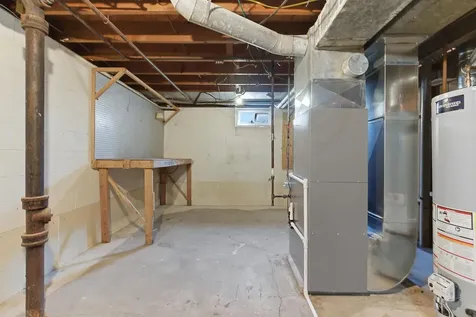 1811 Sager Avenue Waterloo IA 50701