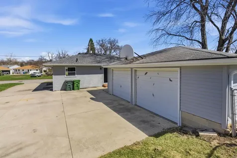 1811 Sager Avenue Waterloo IA 50701