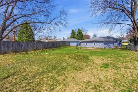 1811 Sager Avenue Waterloo IA 50701