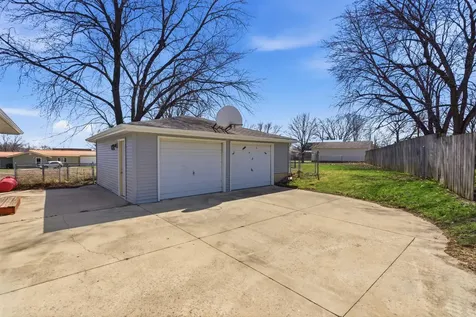 1811 Sager Avenue Waterloo IA 50701