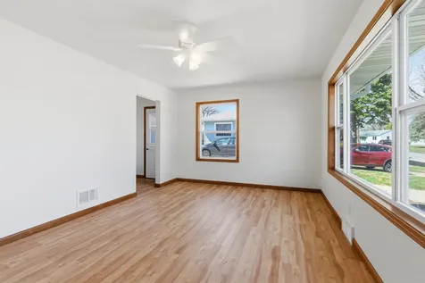 1811 Sager Avenue Waterloo IA 50701
