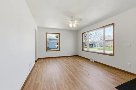 1811 Sager Avenue Waterloo IA 50701