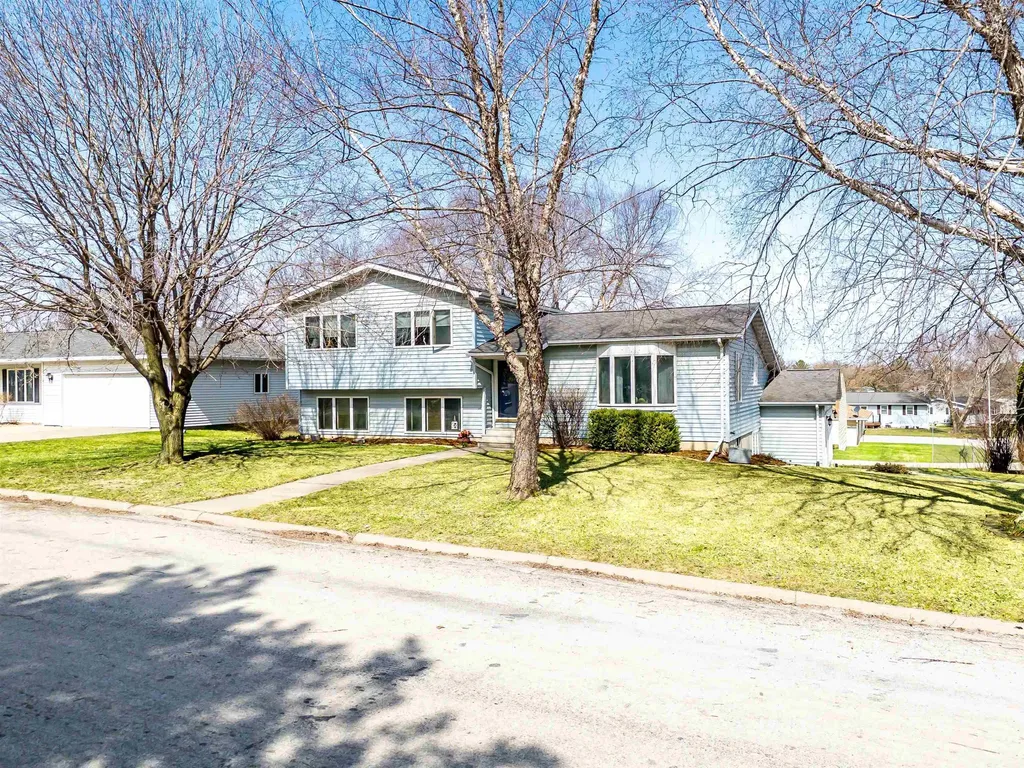 1120 Grant Street Denver IA 50622