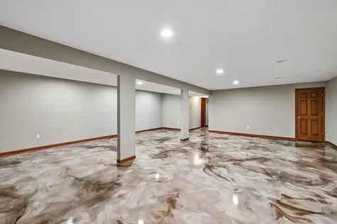 807 Juniper Drive Independence IA 50644
