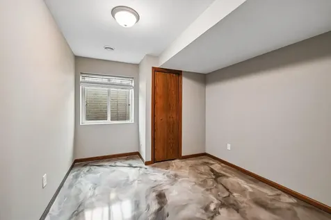 807 Juniper Drive Independence IA 50644