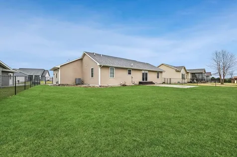 807 Juniper Drive Independence IA 50644