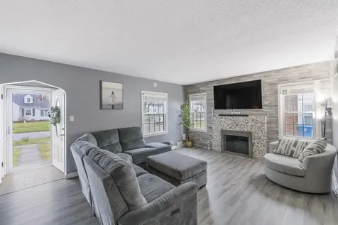 151 Hawthorne Avenue Waterloo IA 50702
