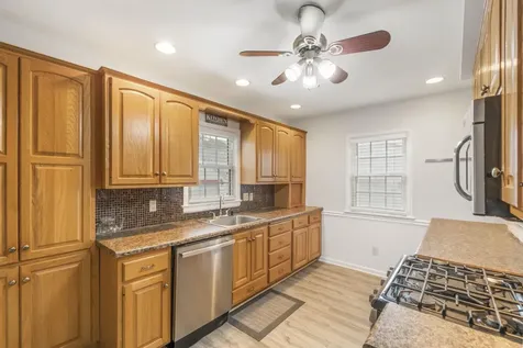 151 Hawthorne Avenue Waterloo IA 50702