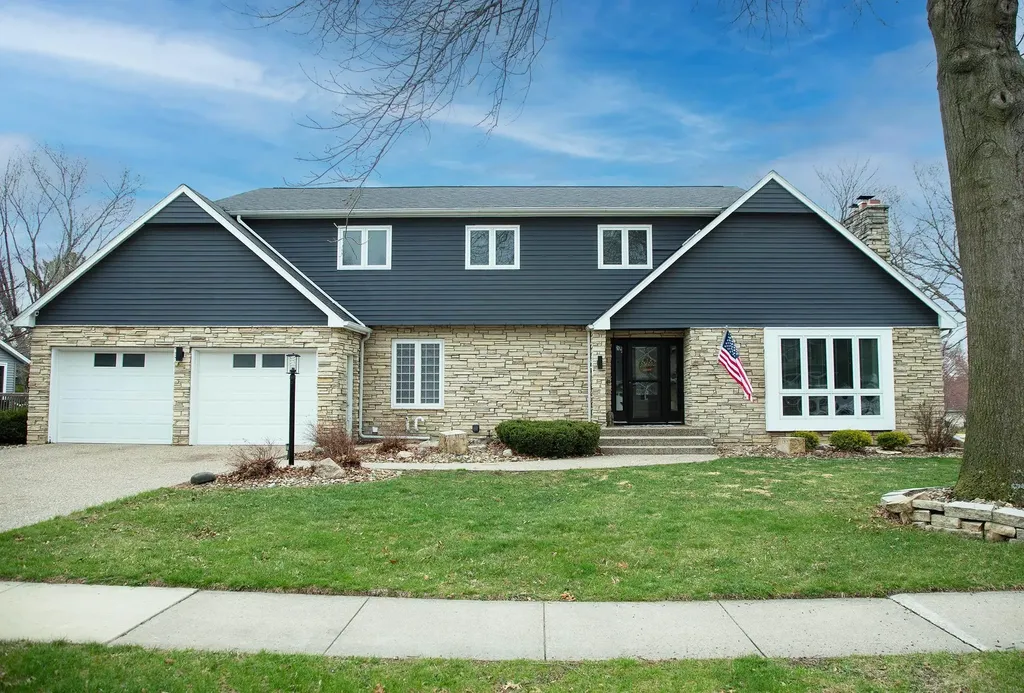 1306 Grandview Avenue Waverly IA 50677