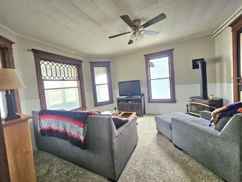 107 NW 3rd Avenue Independence IA 50644