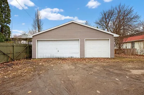 143 Chicago Street Waterloo IA 50701