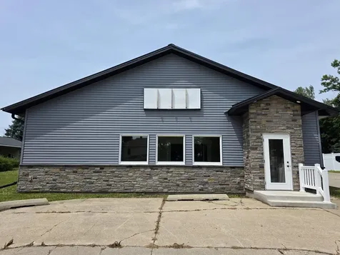 712 E Main Street New Hampton IA 50659