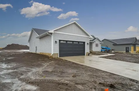 1513 Prairie Drive Grundy Center IA 50638