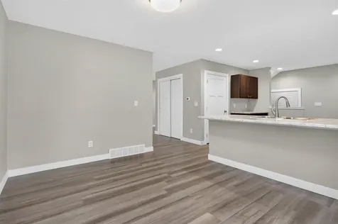 319 Iowa Street Waterloo IA 50703