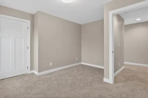 319 Iowa Street Waterloo IA 50703