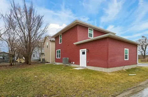 319 Iowa Street Waterloo IA 50703