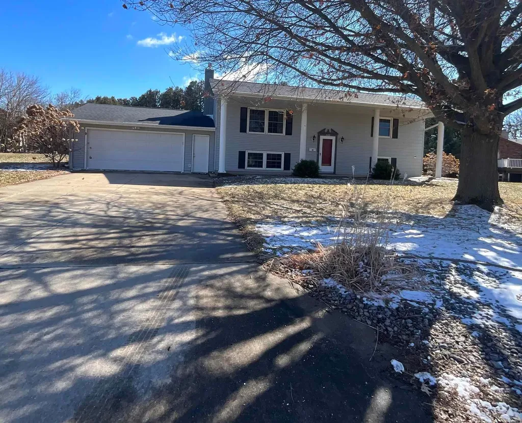 422 S 5 Th Avenue New Hampton IA 50659