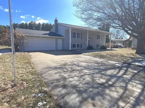 422 S 5 Th Avenue New Hampton IA 50659