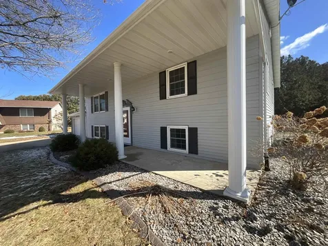 422 S 5 Th Avenue New Hampton IA 50659