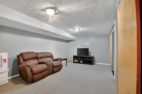 1319 Leitha Terrace Waverly IA 50677