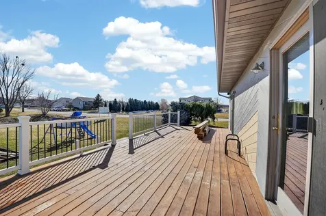 1319 Leitha Terrace Waverly IA 50677