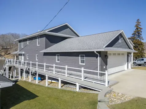 22598 262nd Street Delhi IA 52223