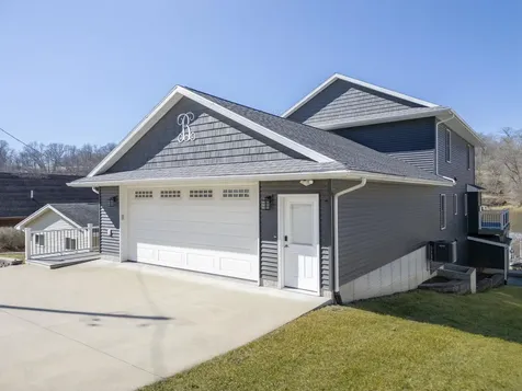 22598 262nd Street Delhi IA 52223