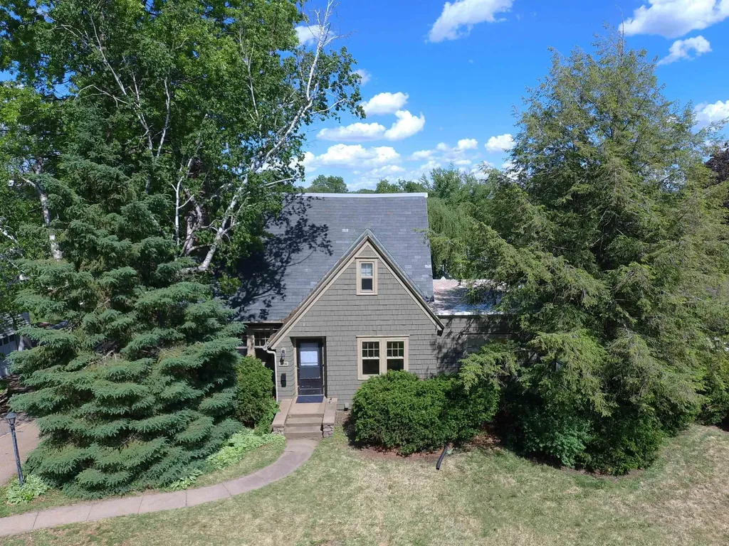 1816 Tremont Street Cedar Falls IA 50613