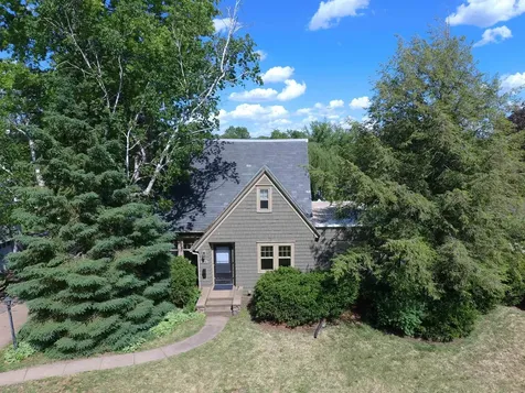 1816 Tremont Street Cedar Falls IA 50613