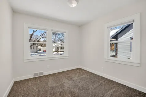516 Cutler Street Waterloo IA 50703