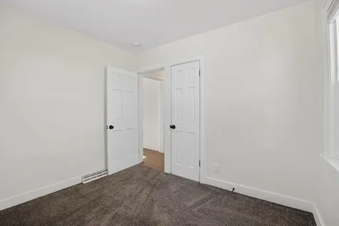 516 Cutler Street Waterloo IA 50703