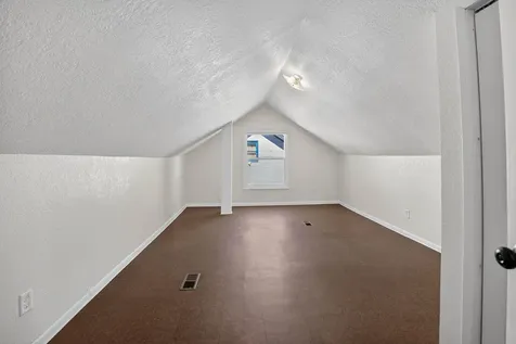 516 Cutler Street Waterloo IA 50703