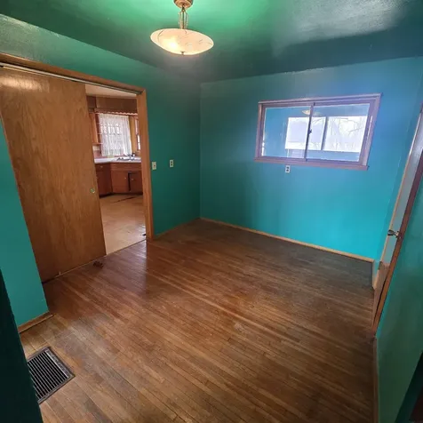 1905 Cleveland Avenue Charles City IA 50616