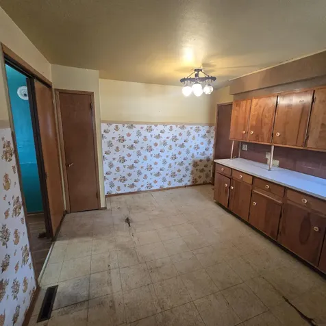 1905 Cleveland Avenue Charles City IA 50616