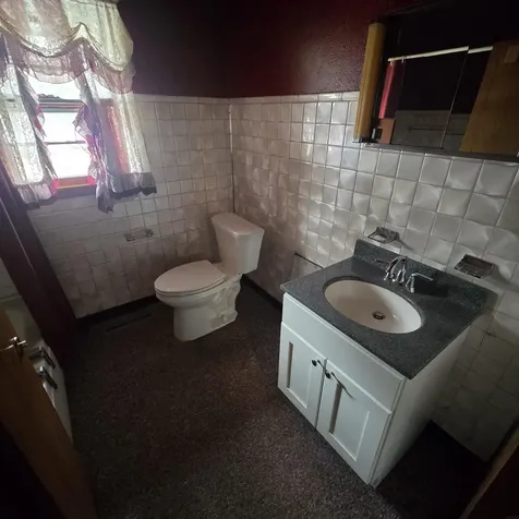 1905 Cleveland Avenue Charles City IA 50616