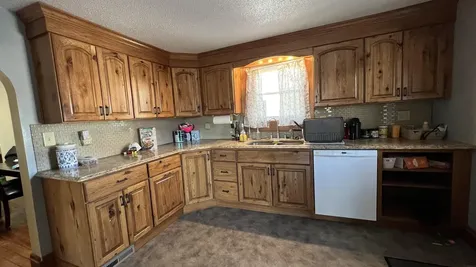 423 W Spring Street New Hampton IA 50659